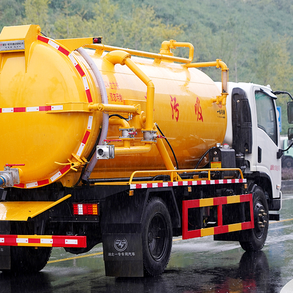 TRI RING Yellow Sewage Suction Truck