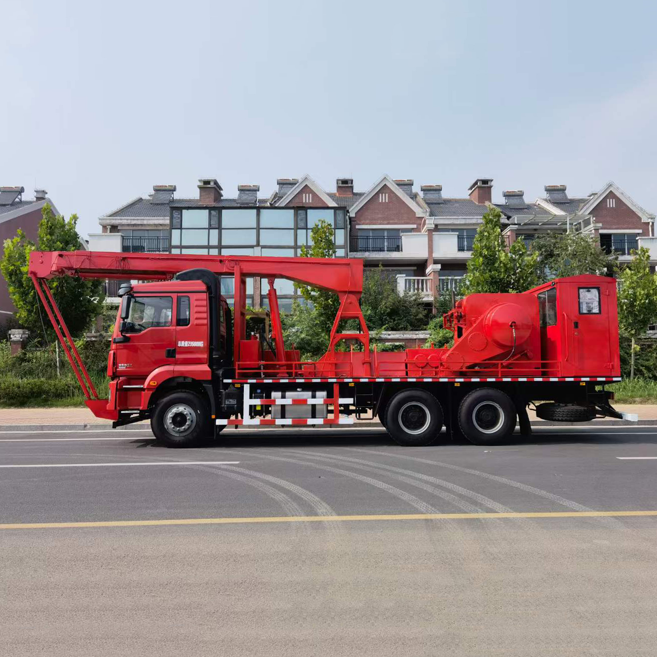 Shacman 6X4 Oilfield Specialized Front-Mounted Oil Extraction Truck