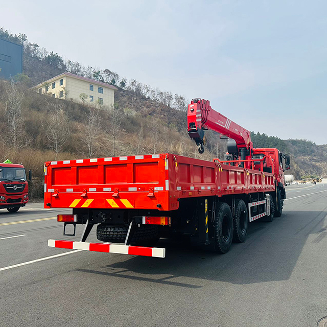 Sany Palfinger SPS30000 Sany Truck-Mounted Crane with Dongfeng 8X4 Chassis