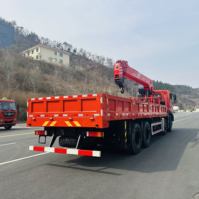 Sany Palfinger SPS30000 Sany Truck-Mounted Crane with Dongfeng 8X4 Chassis