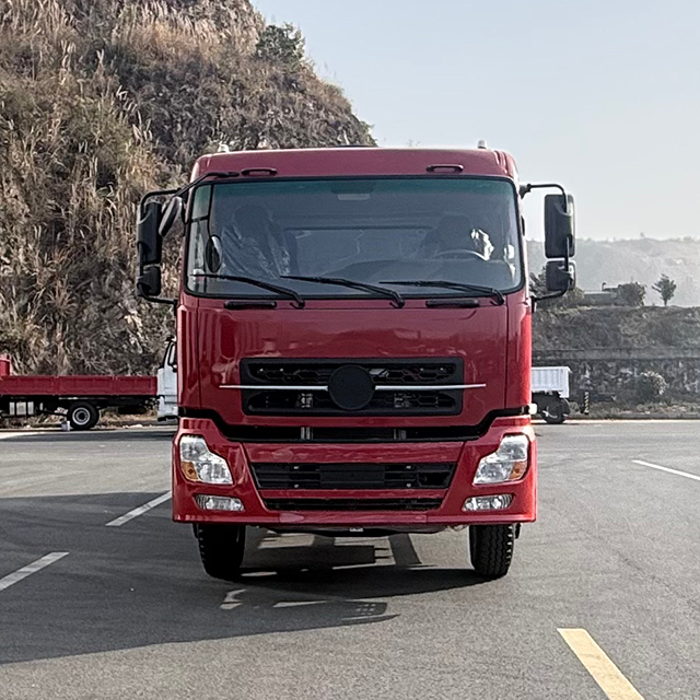 Dongfeng 6×6 Military Off-road Troop Carrier Truck with Canvas Cover