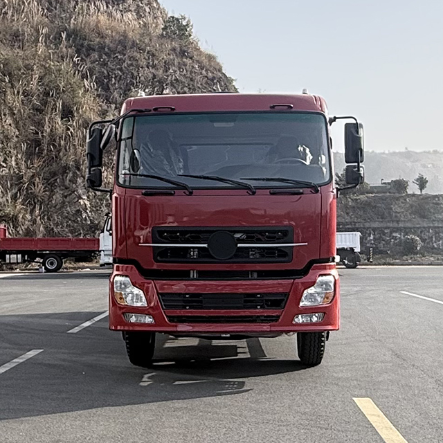 Dongfeng 6×6 Military Off-road Troop Carrier Truck with Canvas Cover