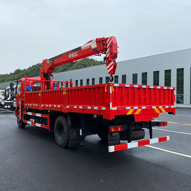 Xinfeigong SQS200 Sany Truck-Mounted Crane with Dongfeng 4X2 Chassis