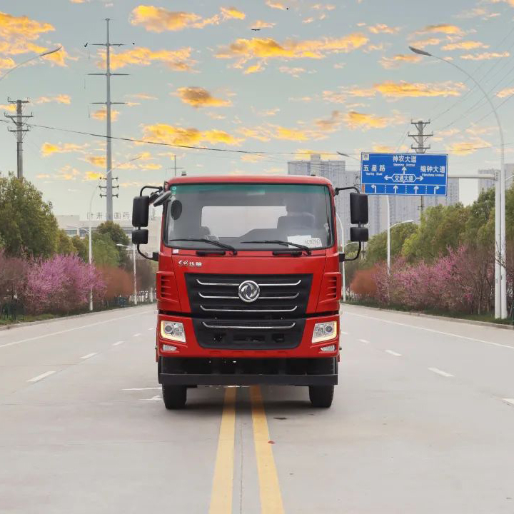 Dongfeng Huashen 10T 4X4 Greening Sprinkler Truck