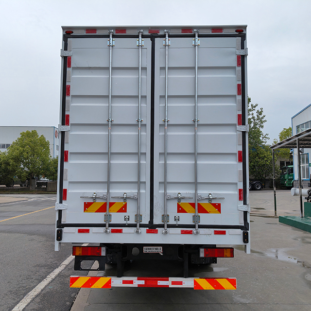Dongfeng 4x2 Pure Electric 9.6-Meter Medium-Duty Truck