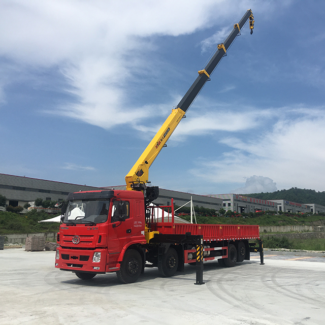 HYVA HST12 E4 Telescopic Crane with Tri-ring 8x2 Chassis