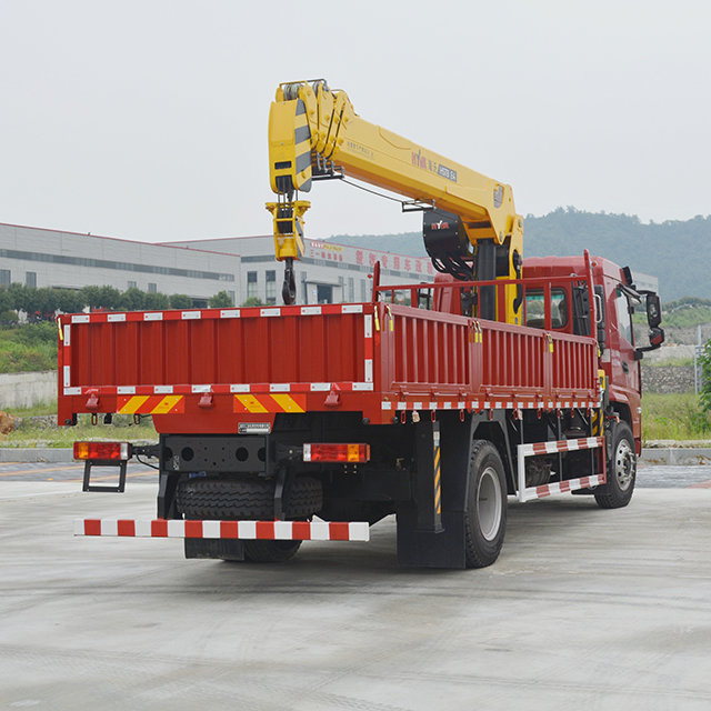 HYVA HST8 E4 Telescopic Crane with Shacman 4X2 Chassis