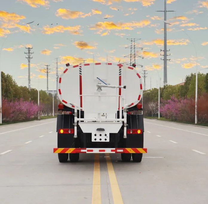 Dongfeng Huashen 10T 4X4 Greening Sprinkler Truck