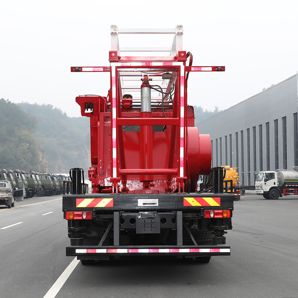 Dongfeng 6X4 Oilfield Specialized Oil Extraction Truck
