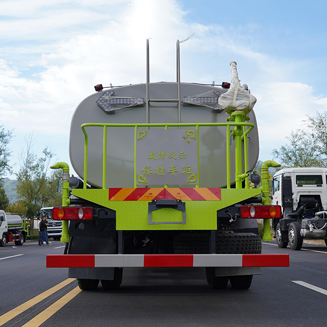 Dongfeng Tianjin VR chassis 15Ton 4X2 Water Spray Truck