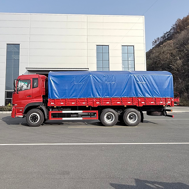 Dongfeng 6×6 Military Off-road Troop Carrier Truck with Canvas Cover