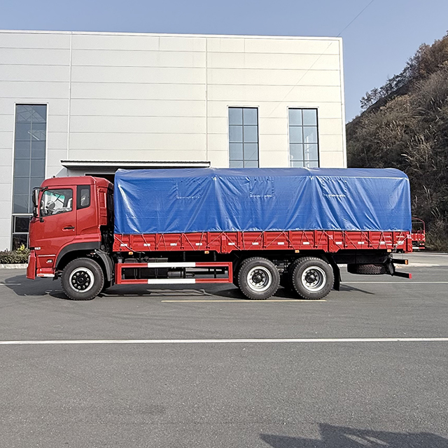 Dongfeng 6×6 Military Off-road Troop Carrier Truck with Canvas Cover