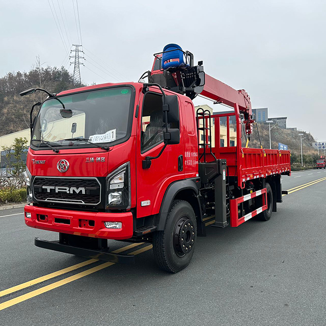 Xinfeigong SQS200-5 Sany Truck-Mounted Crane with Tri-ring Trucker 4X2 Chassis