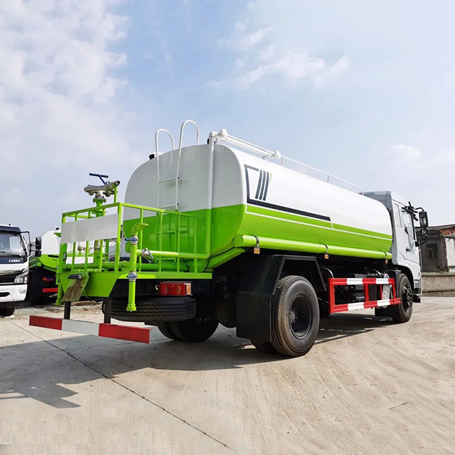 Dongfeng Special chassis 15Ton 4X2 Water Spray Truck