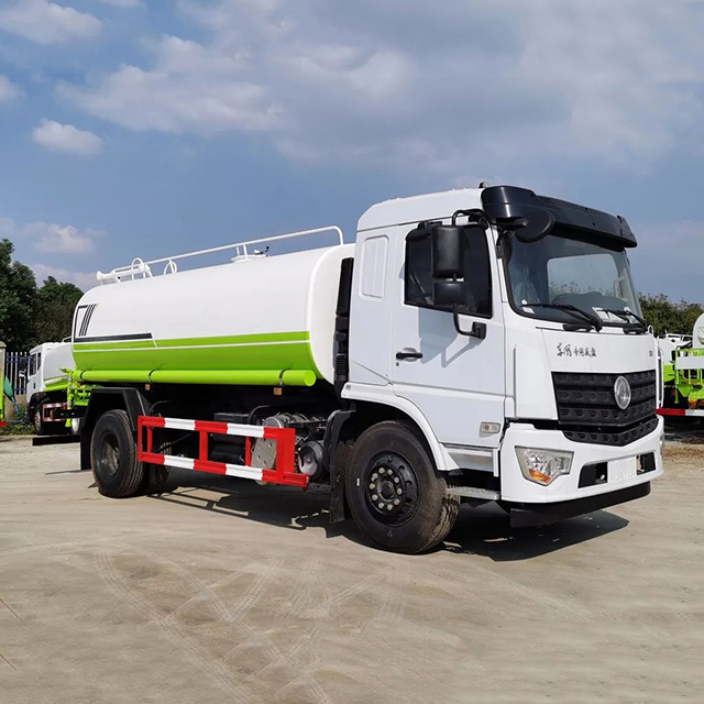 Dongfeng Special chassis 15Ton 4X2 Water Spray Truck