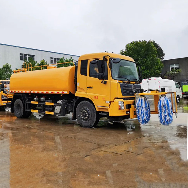 Dongfeng Tianjin chassis 13-15Ton 4X2 Water Truck With Guardrail Cleaning
