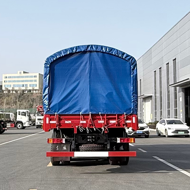 Dongfeng 6×6 Military Off-road Troop Carrier Truck with Canvas Cover