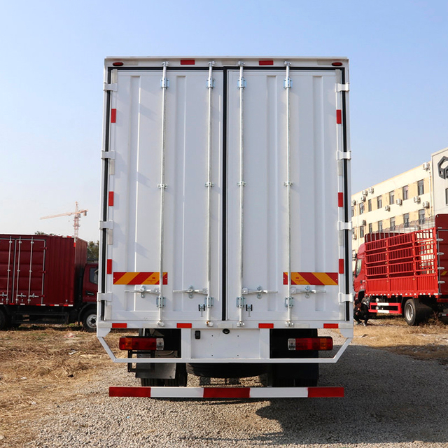 Dongfeng Liuzhou Auto 245hp 4X2 Logistics Truck