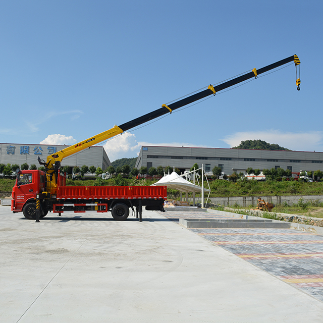 HYVA HST8 E4 Telescopic Crane with Tri-ring 4X2 Chassis