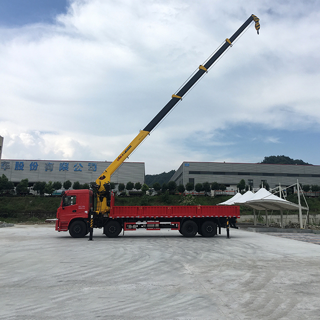 HYVA HST12 E4 Telescopic Crane with Tri-ring 8x2 Chassis