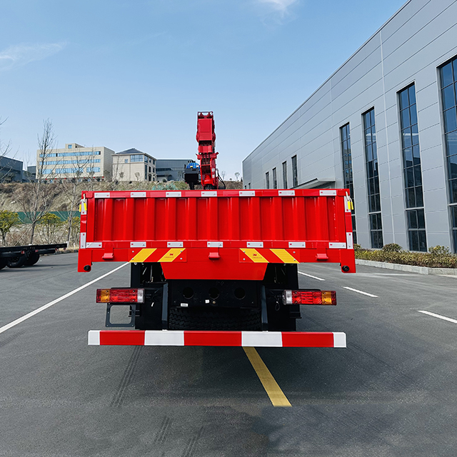 Xinfeigong SQS200-4 Sany Truck-Mounted Crane with Tri-ring Haolong 6X4 Chassis
