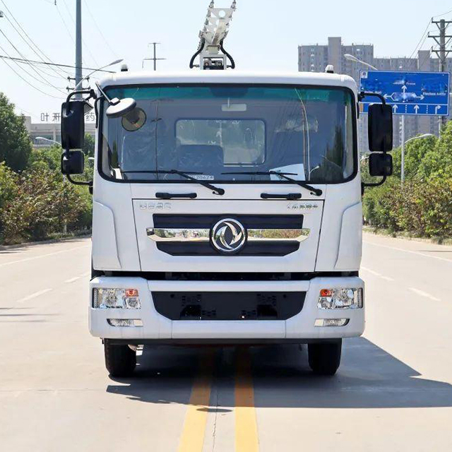 Dongfeng D9 Chassis 11-13Ton 4X2 Water Truck With Photovoltaic Cleaning Machine