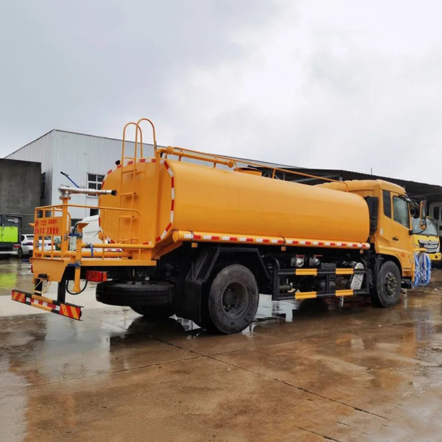 Dongfeng Tianjin chassis 13-15Ton 4X2 Water Truck With Guardrail Cleaning