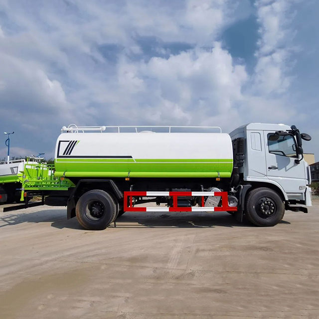 Dongfeng Special chassis 15Ton 4X2 Water Spray Truck