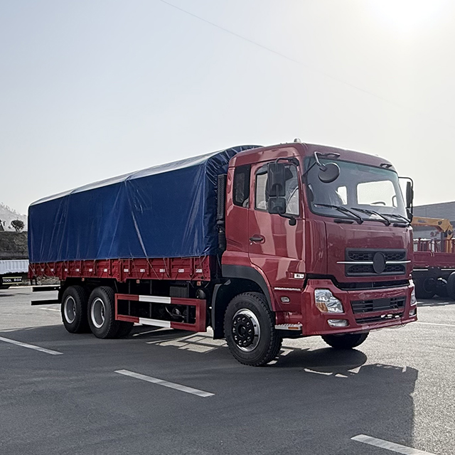 Dongfeng 6×6 Military Off-road Troop Carrier Truck with Canvas Cover