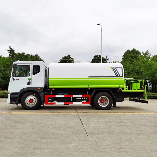 Dongfeng D9 chassis 12-15Ton 4X2 Water Truck 