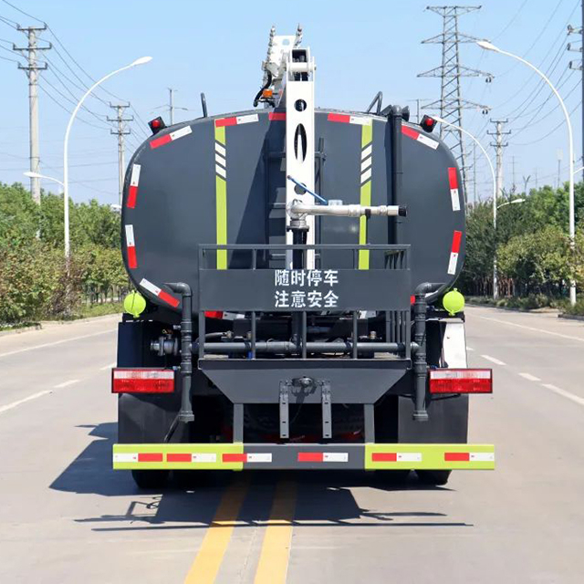 Dongfeng D9 Chassis 11-13Ton 4X2 Water Truck With Photovoltaic Cleaning Machine