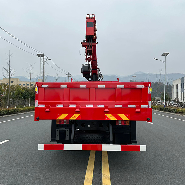 Xinfeigong SQS200-5 Sany Truck-Mounted Crane with Tri-ring Trucker 4X2 Chassis