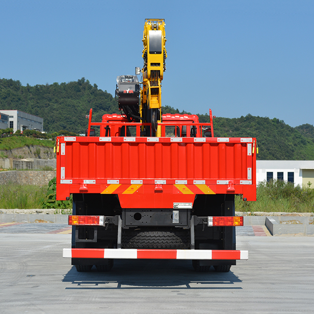 HYVA HST8 E4 Telescopic Crane with Tri-ring 4X2 Chassis