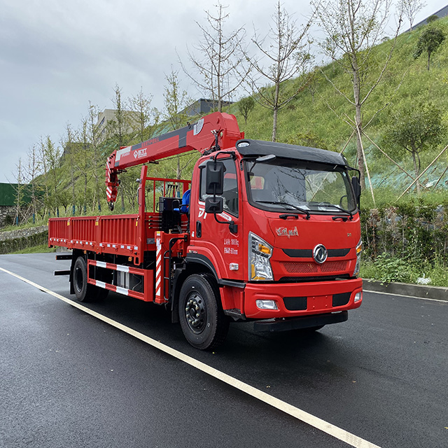 Xinfeigong SQS200 Sany Truck-Mounted Crane with Dongfeng 4X2 Chassis