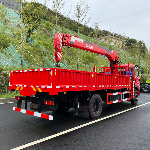 Xinfeigong SQS200 Sany Truck-Mounted Crane with Dongfeng 4X2 Chassis