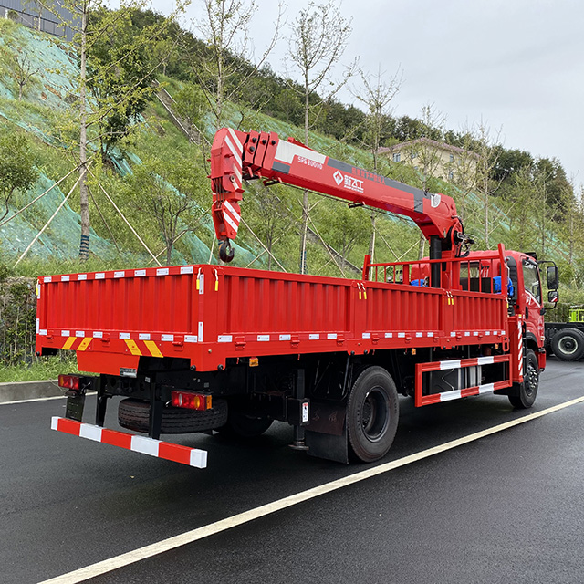 Xinfeigong SQS200 Sany Truck-Mounted Crane with Dongfeng 4X2 Chassis