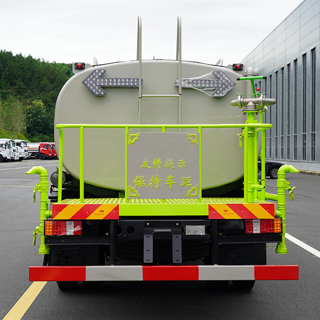 Tri-ring Trucker chassis 12-15Ton 4X2 Water Spray Truck